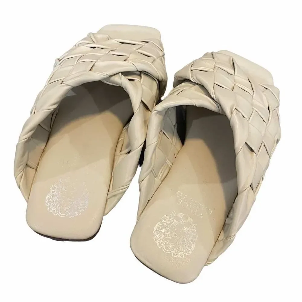 Vince Camuto 